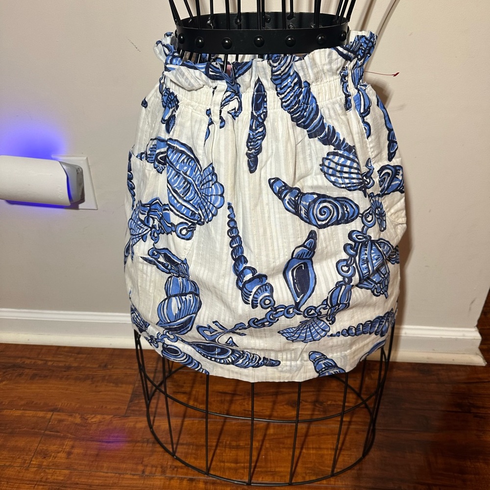 Lilly Pulitzer small shell print skirt has pockets!!